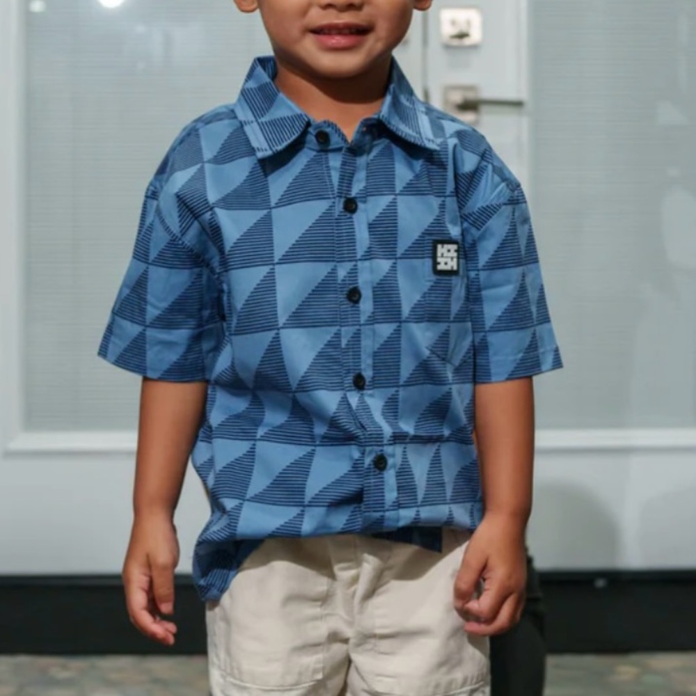Hawaii’s Finest boys size L Aloha Shirt